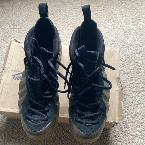 Phone posits a color you cannot fine it’s a copper metallic - Picture 1 of 6